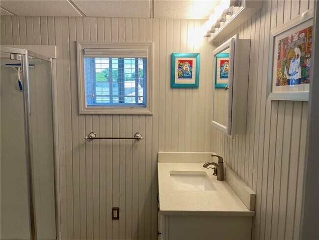 Building Photo - 11 Isabella Ave