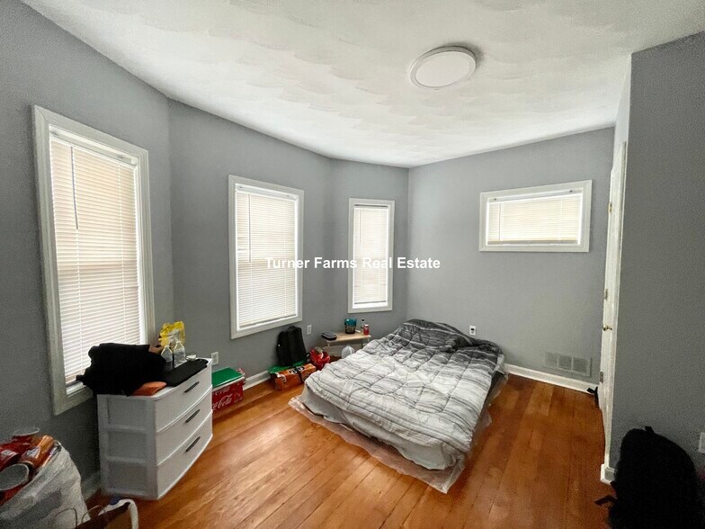 Building Photo - 48 Derby St