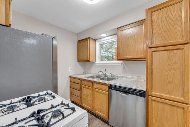 Building Photo - 6775 Middlebrook Blvd