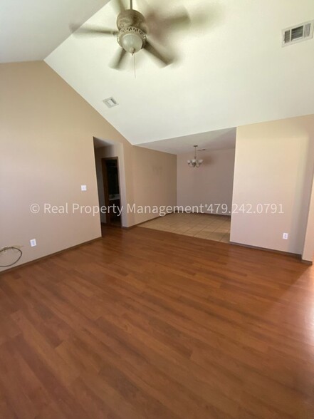 Building Photo - 1001 Trenton Dr