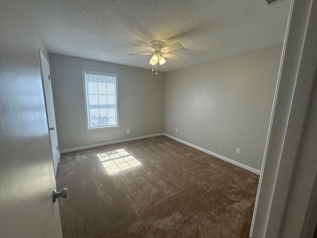 Building Photo - Four Bedroom, Two Bath Home, Just Off Tobacco Rd!