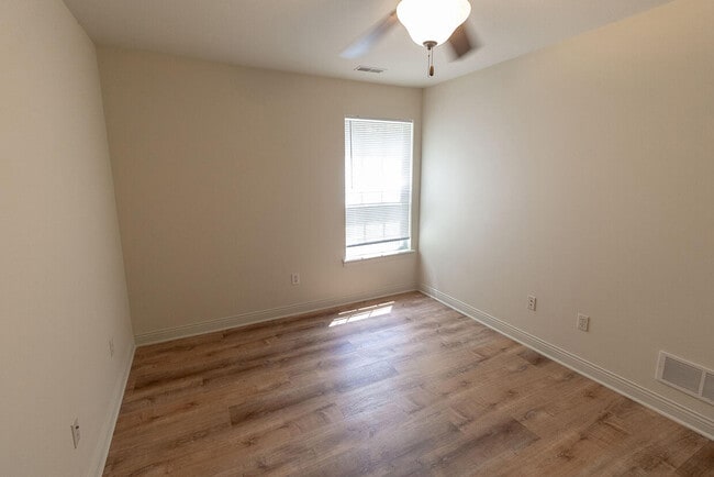 Building Photo - 4610 Dehaven Dr