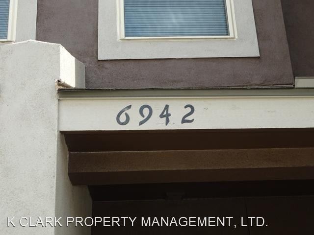 Building Photo - 3 br, 2.5 bath House - 6942 LAKEVIEW DR #102