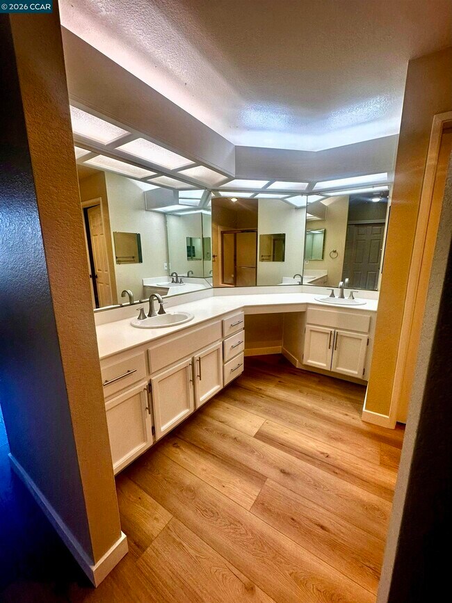 Building Photo - 4243 Terra Granada Dr