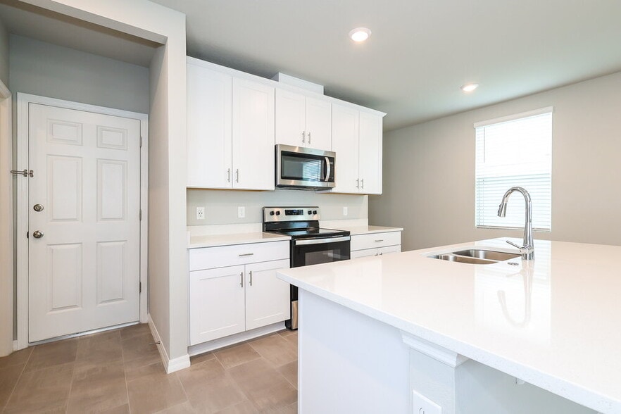 Building Photo - 803 Legacy Dr