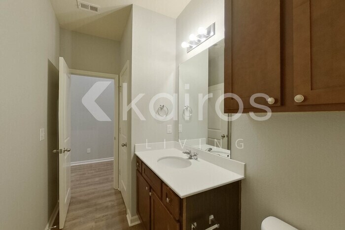 Building Photo - 10685 Bent Brook Dr