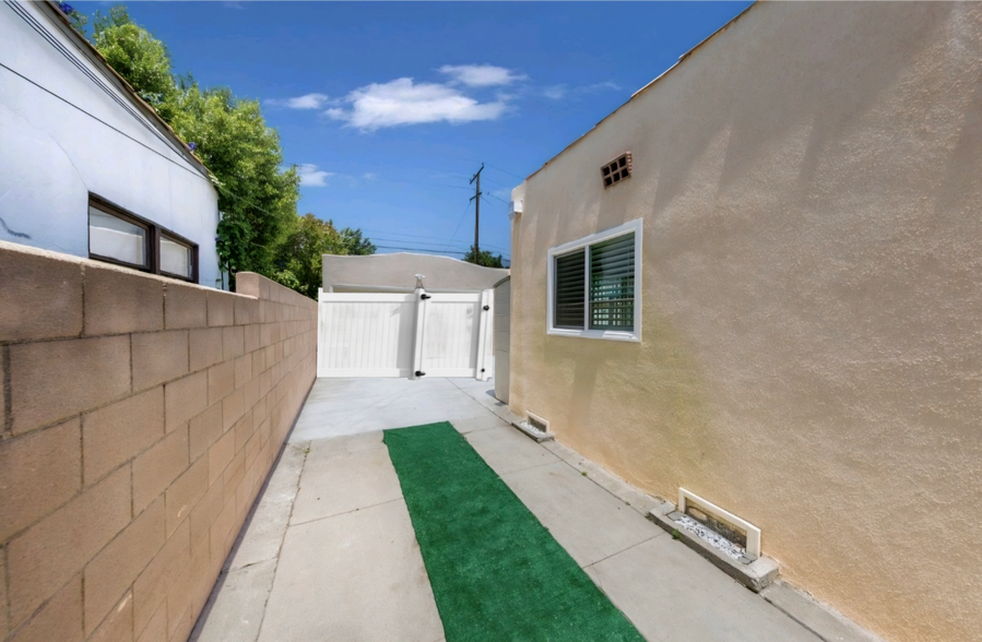 Building Photo - 2167 Casa Grande St