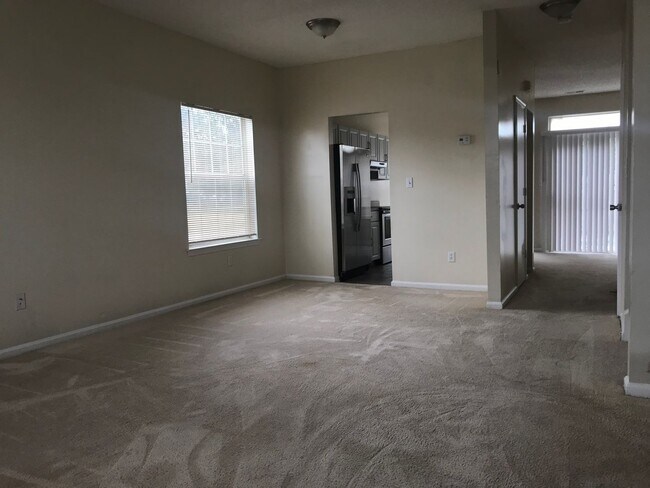 Building Photo - End Unit Townhouse in Virginia Beach