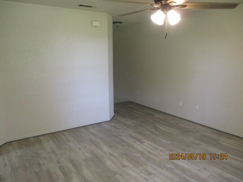 Building Photo - 179 Armadillo Ln