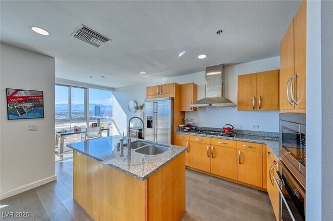 Building Photo - 4525 Dean Martin Dr