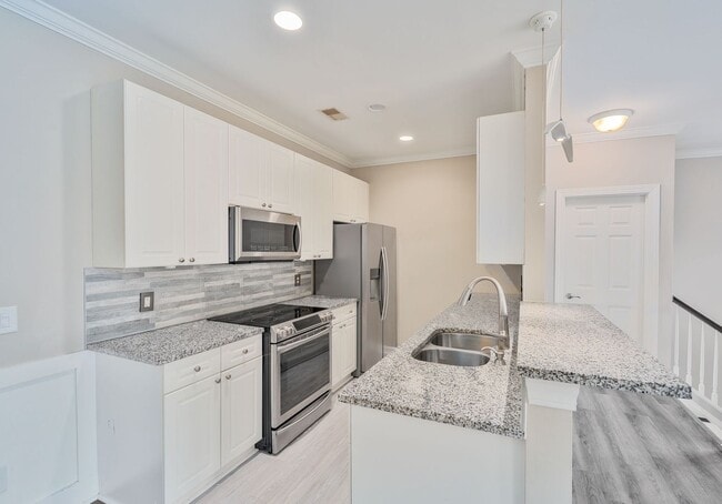 Building Photo - Luxury Living in Mt. Pleasant’s Ellington ...