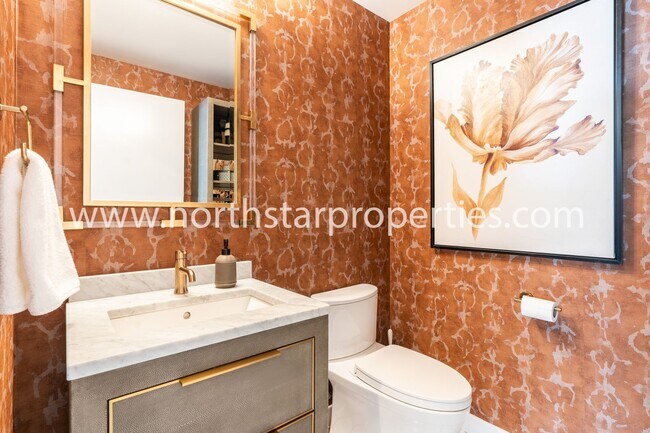 Building Photo - Unobstructed Views at The Strand