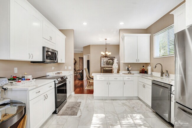 Building Photo - 8982 Founders Cir