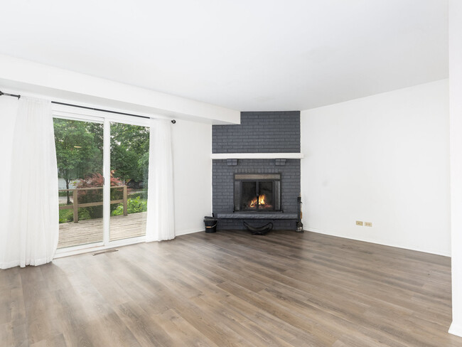 Building Photo - 115 S Brainard St