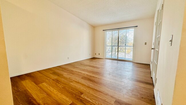 Building Photo - Condo on Park