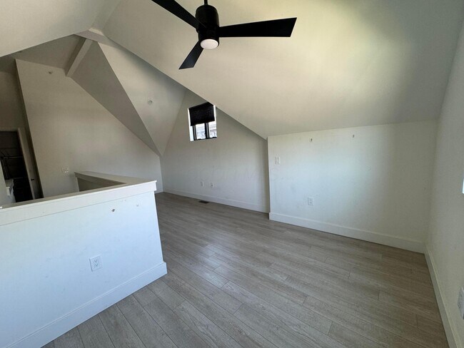 Building Photo - 973 E Broad St