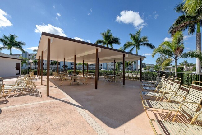 Building Photo - 3031 Cornwall B