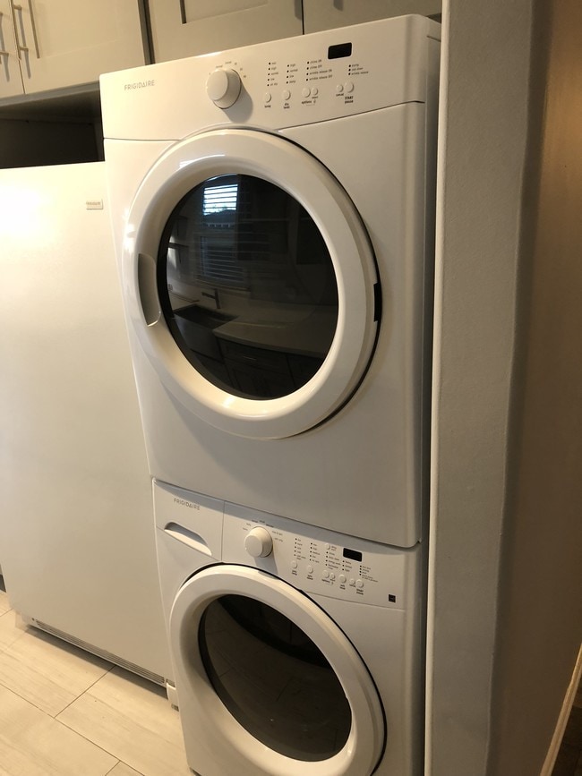 washer/dryer - 11562 Huston St