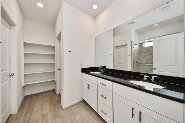 Building Photo - 18010 Whitetail Run Ln