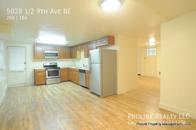 Building Photo - 5028 1/2 9th Ave NE-