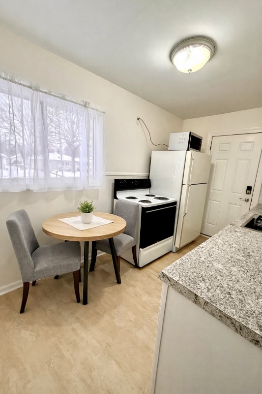 Building Photo - 18288 Deering St