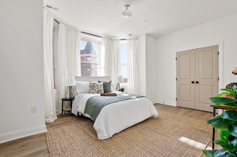 Building Photo - 2201 Brookfield Ave