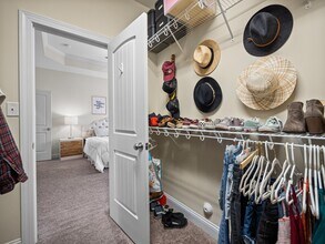 Building Photo - 239 Sailor St