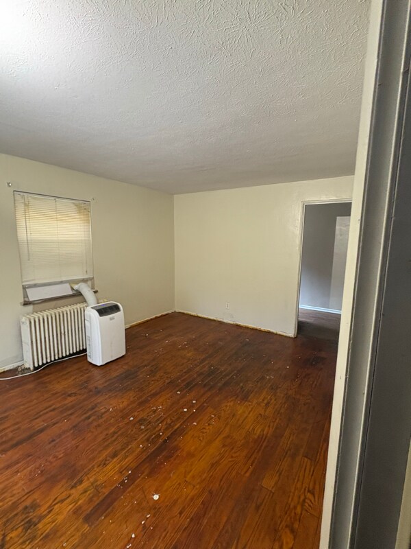 Building Photo - 14 W Victory Dr