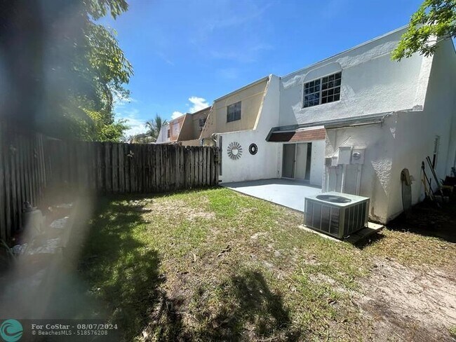Building Photo - 7310 NW 75th St