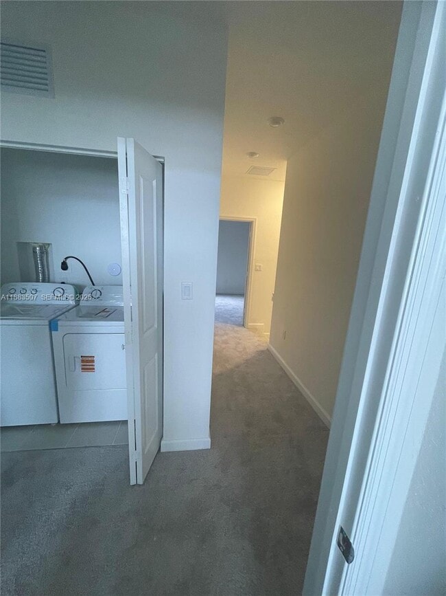 Building Photo - 204 10th Ct