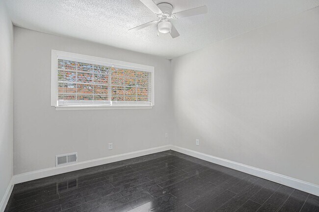 Building Photo - Must see 3BR/2.5BA Townhome In Union City!