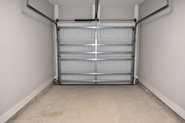 Building Photo - Available June 2025-Garage Unit Verandas a...