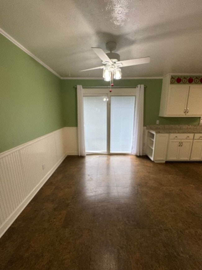 Building Photo - Prime Location! 2 Bed Home on Highway to M...