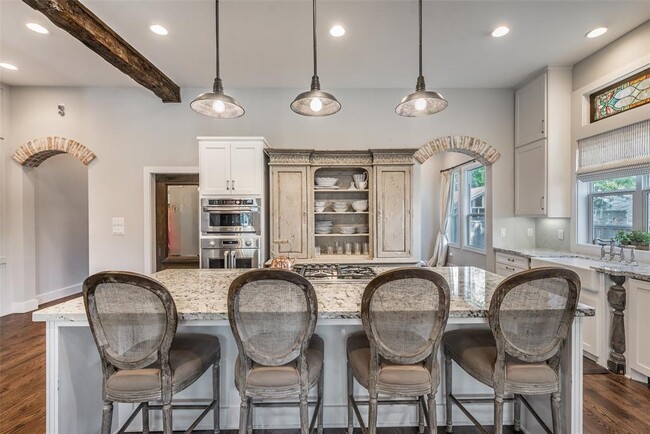 Building Photo - 127 5th St