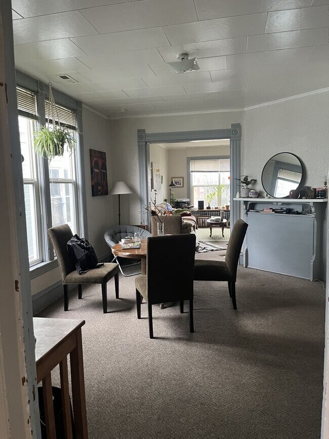 Building Photo - 1212 N Garden St