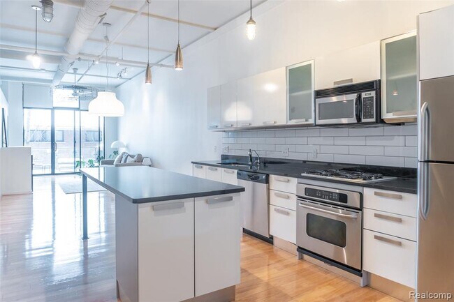 Building Photo - 100 N Center St