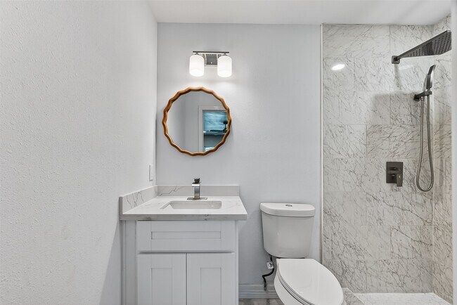 Building Photo - 2003 Isla Dr