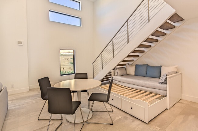 Building Photo - 1955 NE 4th St