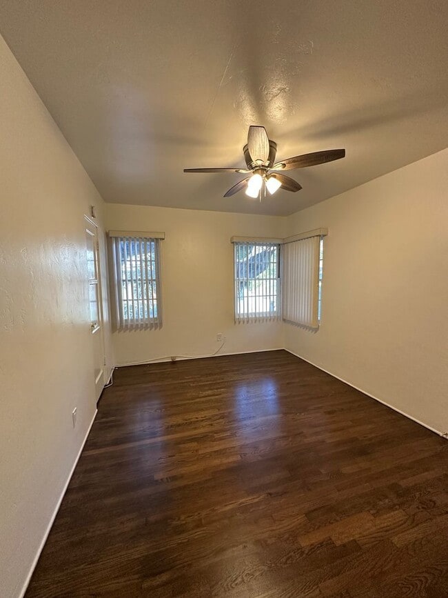 Building Photo - 505 W Maple St