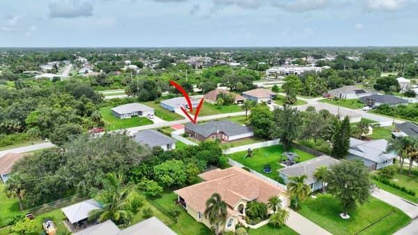 Building Photo - 1530 SW Escobar Ln