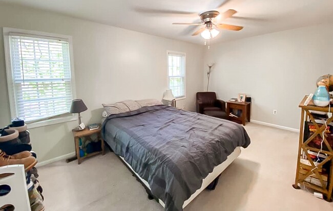 Building Photo - Beautiful 3 Bedroom 2.5 Bathroom Brick Fro...