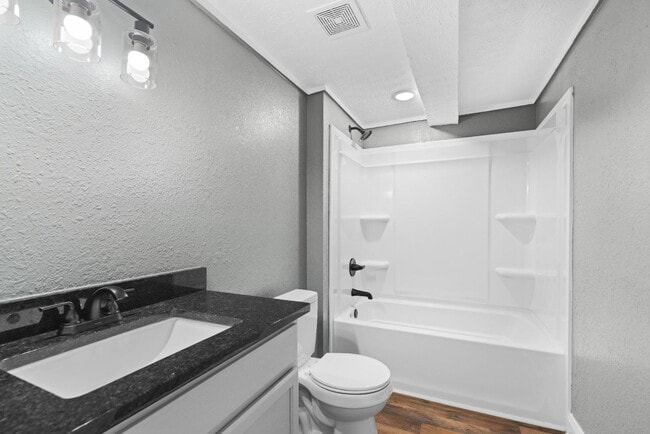 Building Photo - 223 E Broadway St