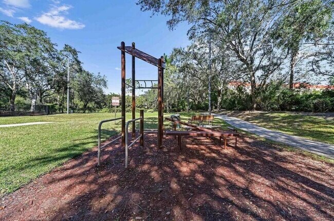 Building Photo - 10440 Cypress Lakes Preserve Dr