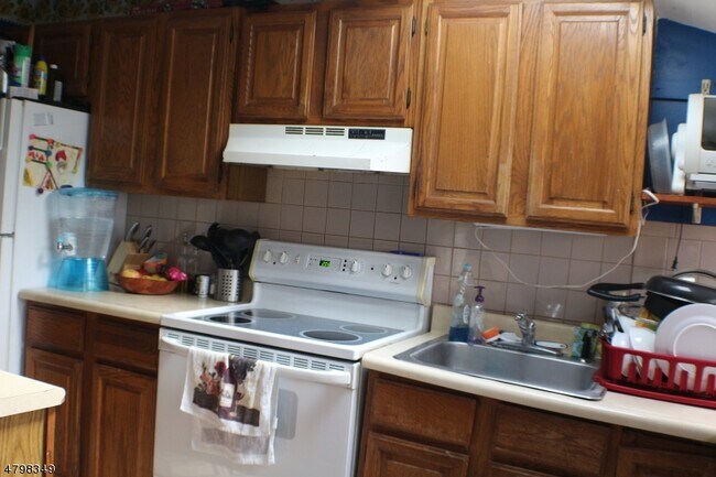 Building Photo - 10 Lakeview Trail