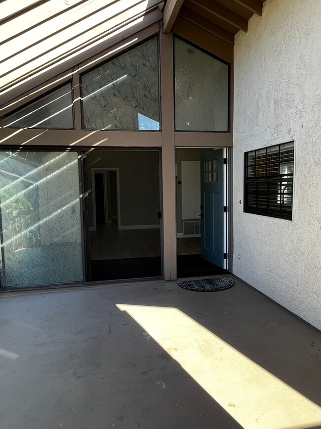 Building Photo - Newly Remodeled 1 bedroom in Laguna Hills!