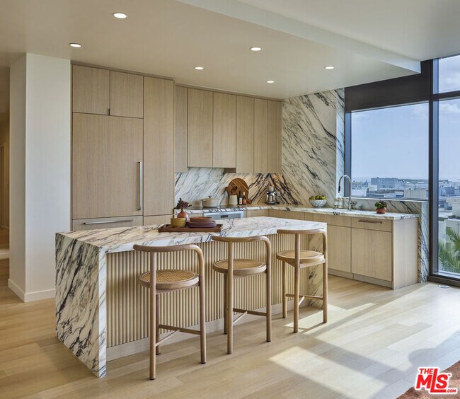 Building Photo - 700 Broadway