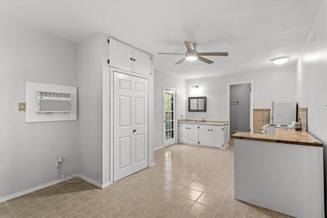 Building Photo - 3210 Bruce Dr