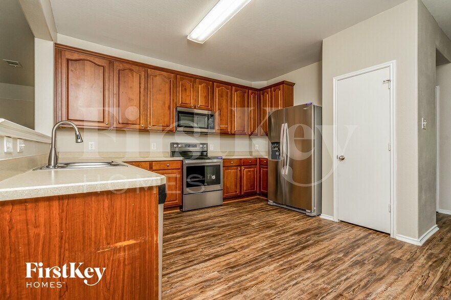 Building Photo - 3908 Windy Point Dr