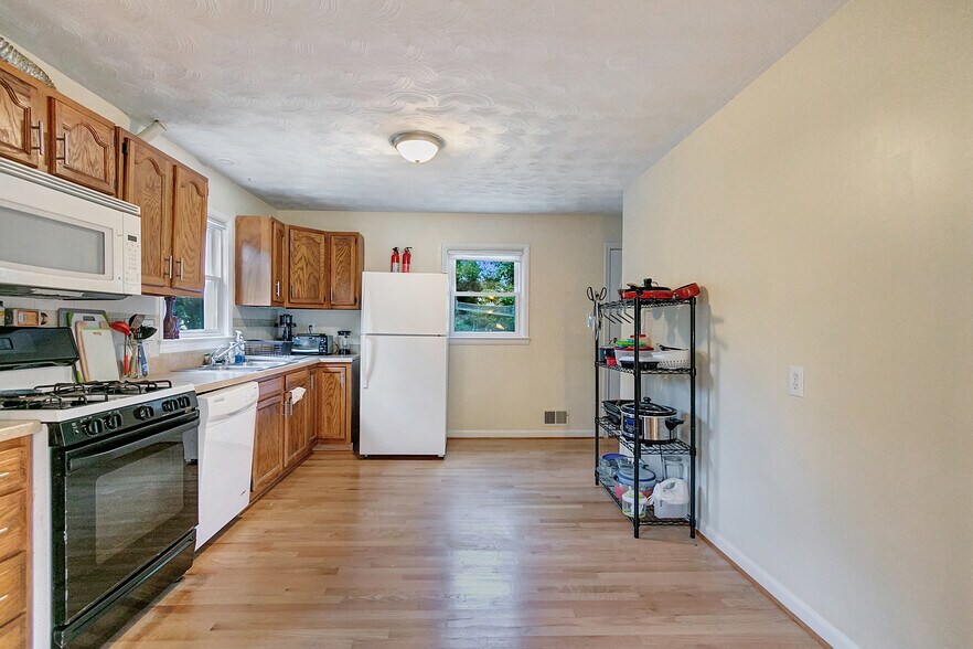 Building Photo - 9085 Autoville Dr