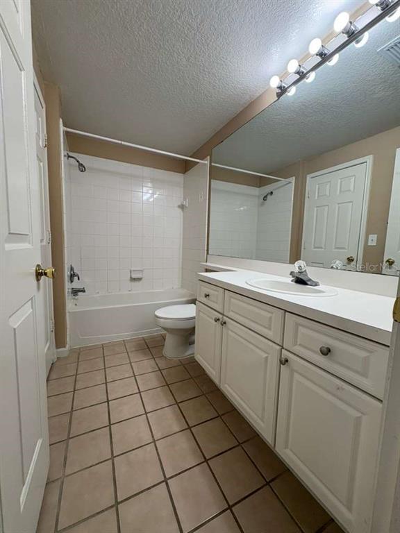 Building Photo - 14341 Fredricksburg Dr